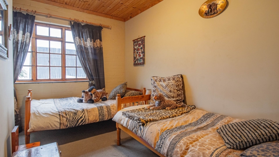 5 Bedroom Property for Sale in Sandbaai Western Cape